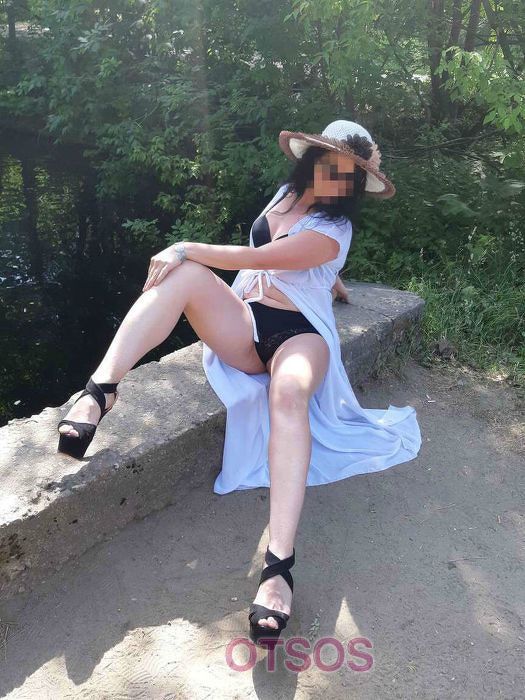Жанна оказывает услугу Глубокий минет