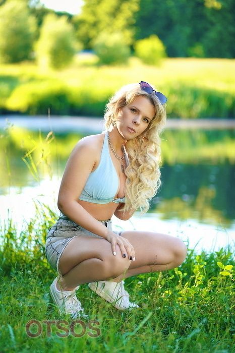 Тина оказывает услугу Минет