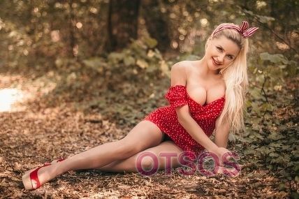 Мила оказывает услугу Ануслинг мне