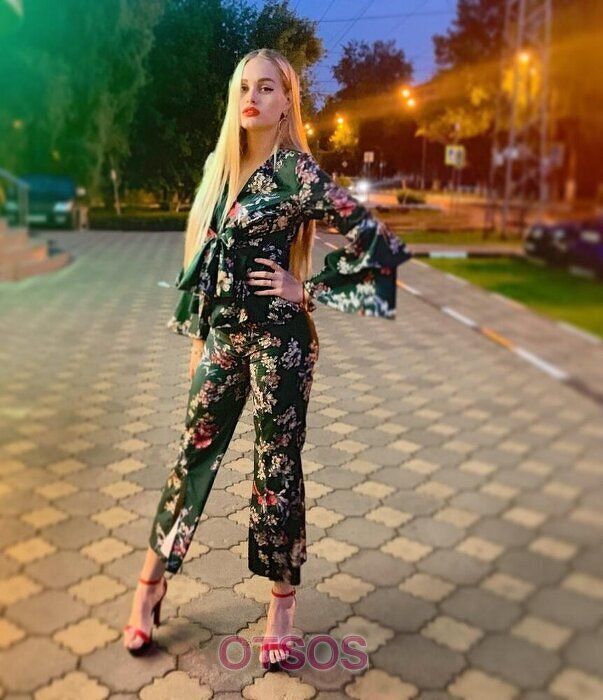 Инга оказывает услугу Секс групповой