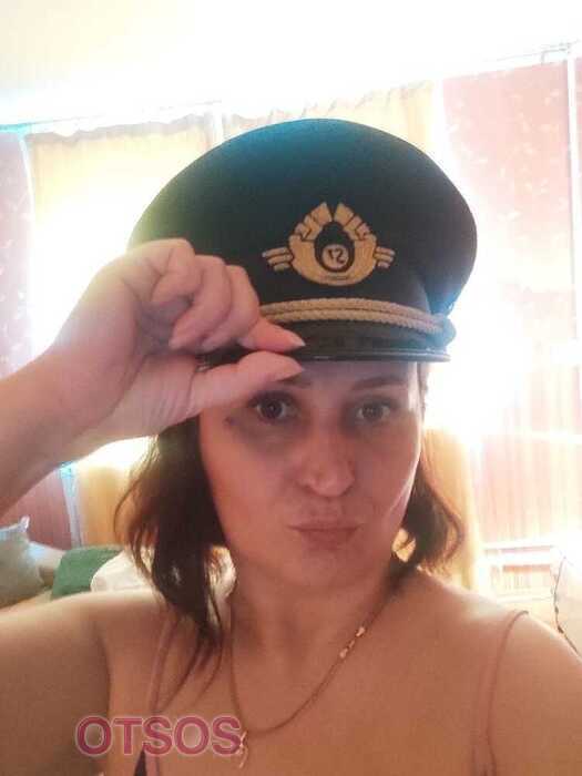 Ангелина оказывает услугу Глубокий минет