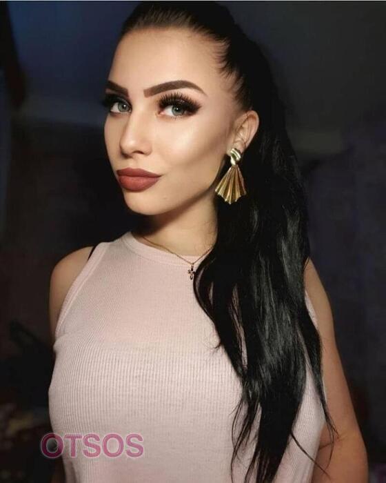 Анна оказывает услугу Ануслинг мне