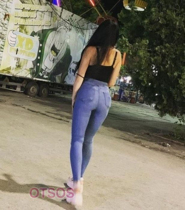 Анна оказывает услугу Глубокий минет