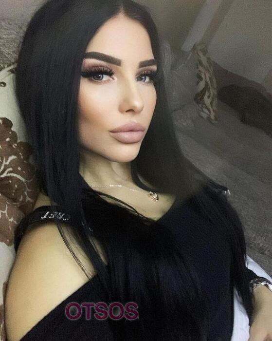Анна оказывает услугу Минет
