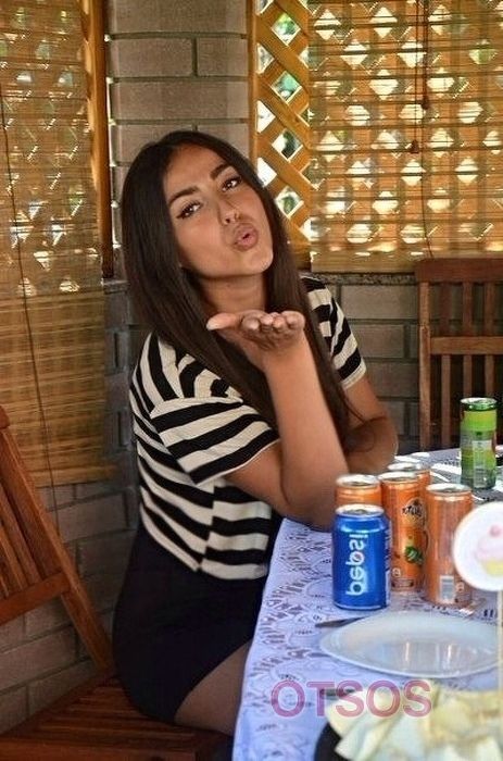Карина оказывает услугу Окончание в рот