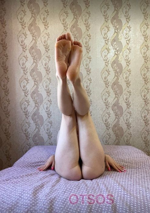 Лиза оказывает услугу Глубокий минет